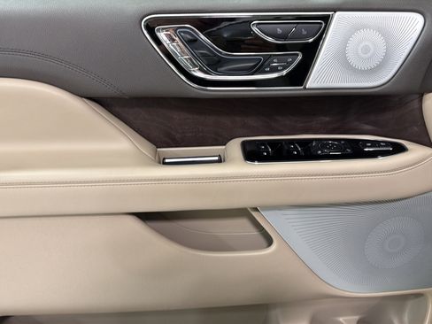 Used 2023 Lincoln Navigator L Reserve AWD/4WD image 11