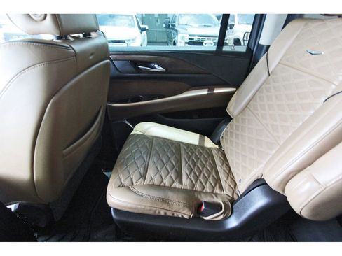 Used 2020 Cadillac Escalade ESV Luxury AWD/4WD image 12