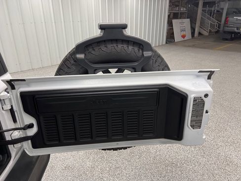 Used 2024 Jeep Wrangler Sport S image 13