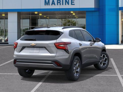 New 2026 Chevrolet Trax LT w/ LT Convenience Package FWD image 4