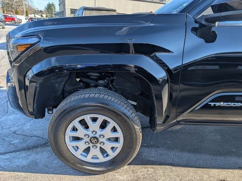 Certified 2024 Toyota Tacoma SR5 image 2