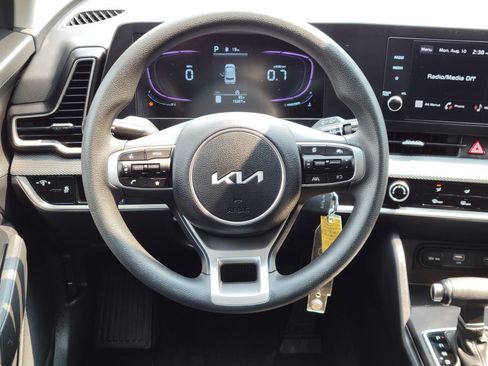 Certified 2025 Kia Sportage LX AWD/4WD image 28
