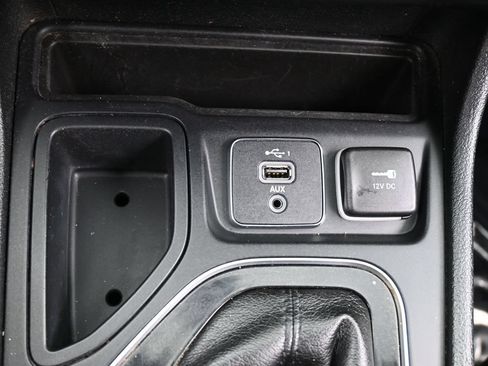 Used 2019 Jeep Cherokee Limited FWD image 23