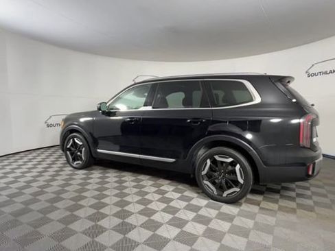 Certified 2023 Kia Telluride EX w/ EX Captain's Chair Package image 6