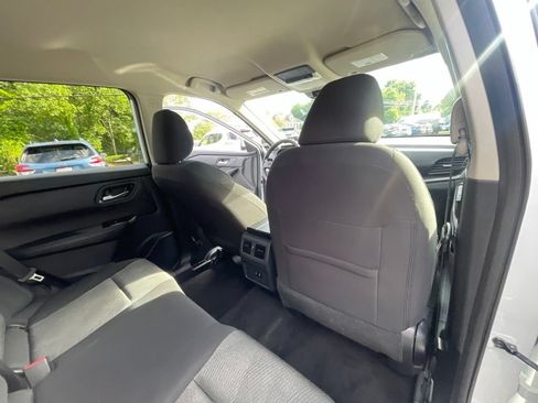 Used 2024 Nissan Rogue SV AWD/4WD image 16