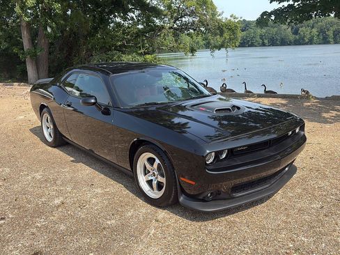 Used 2016 Dodge Challenger R/T Scat Pack RWD image 2