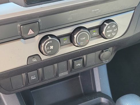 Used 2023 Toyota Tacoma SR5 w/ SR5 Appearance Package RWD image 25
