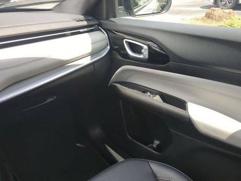 Certified 2025 Jeep Compass Limited AWD/4WD image 19