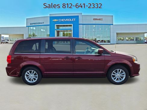 Used 2020 Dodge Grand Caravan SXT FWD image 8
