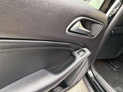 Used 2018 Mercedes-Benz GLA 250 image 40