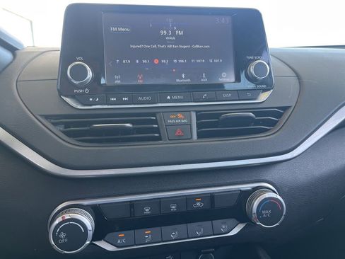 Used 2024 Nissan Altima 2.5 S FWD image 16