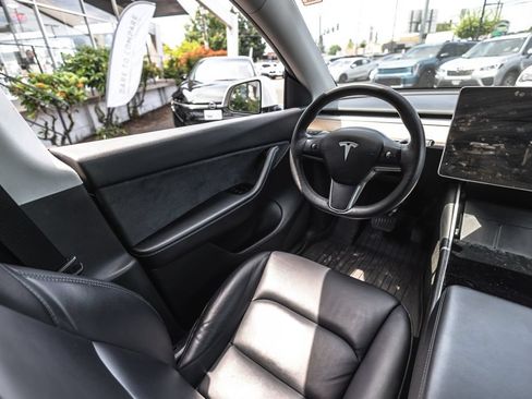 Used 2021 Tesla Model Y Long Range AWD/4WD image 16