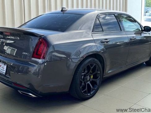Used 2019 Chrysler 300 S image 5