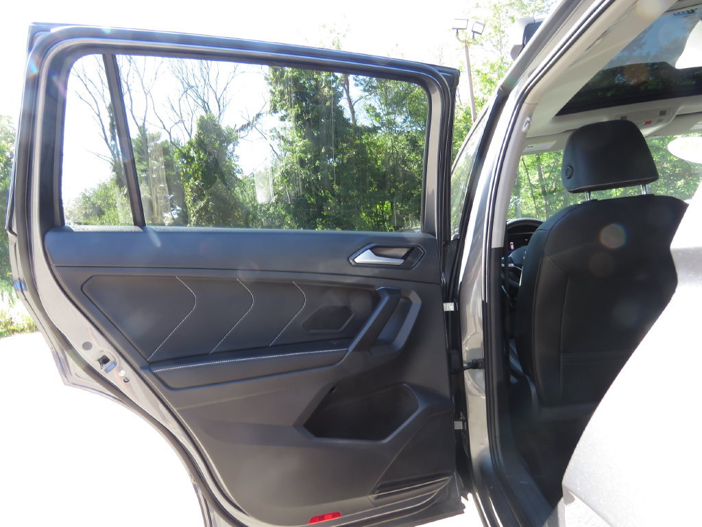 Used 2023 Volkswagen Tiguan SE AWD/4WD image 18