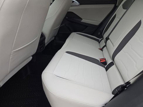 New 2026 Volkswagen Taos SE image 22