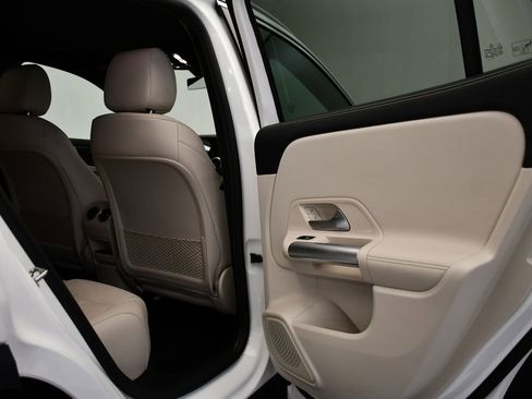 Used 2025 Mercedes-Benz GLA 250 4MATIC image 52