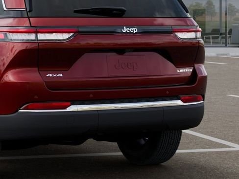 New 2025 Jeep Grand Cherokee Limited w/ Trailer Tow Package AWD/4WD image 13