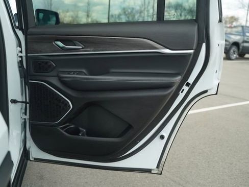 Used 2022 Jeep Grand Cherokee L Limited image 24