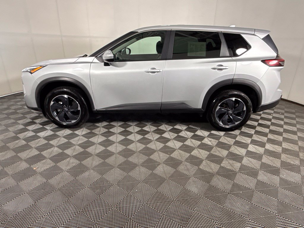 Used 2024 Nissan Rogue SV AWD/4WD image 6