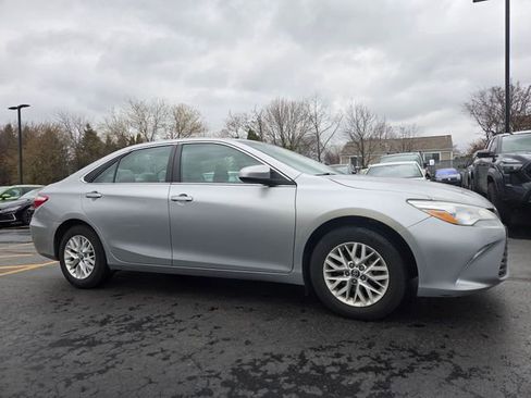 Used 2017 Toyota Camry LE image 3