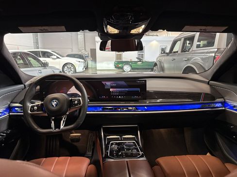 Used 2025 BMW i7 xDrive60 w/ Executive Package AWD/4WD image 14