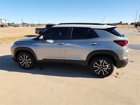 Used 2023 Chevrolet TrailBlazer ACTIV image 2