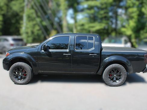 Used 2019 Nissan Frontier SV w/ Value Truck Package RWD image 5