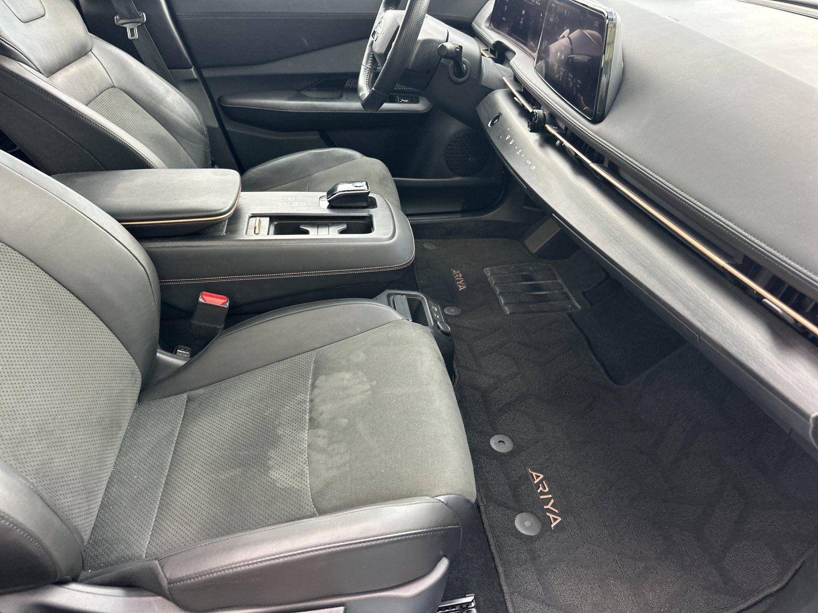 Used 2023 Nissan Ariya AWD image 15