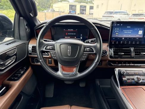 Certified 2022 Lincoln Navigator L Reserve AWD/4WD image 17