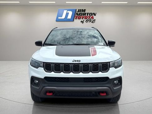 Used 2025 Jeep Compass Trailhawk AWD/4WD image 2