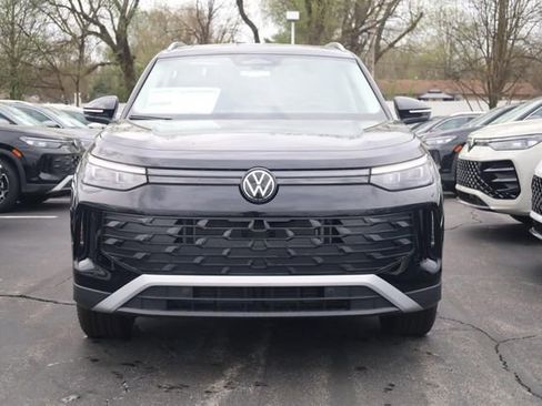 New 2026 Volkswagen Tiguan SE image 3
