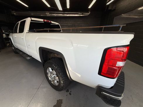 Used 2018 GMC Sierra 2500 SLE w/ HD SLE Preferred Plus Package AWD/4WD image 7
