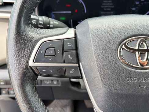 Used 2023 Toyota Sienna XLE FWD image 17