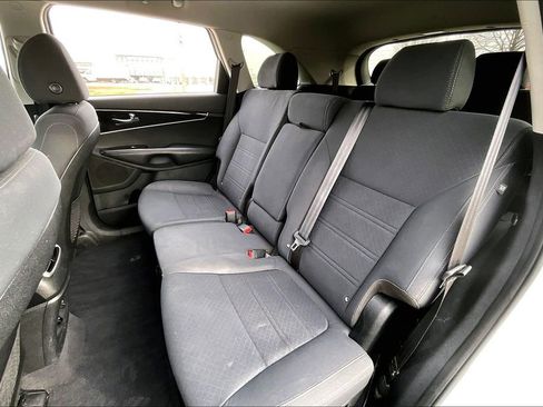 Used 2019 Kia Sorento LX image 31