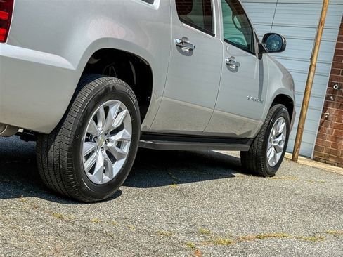 Used 2010 Chevrolet Avalanche LT w/ Luxury Package RWD image 32