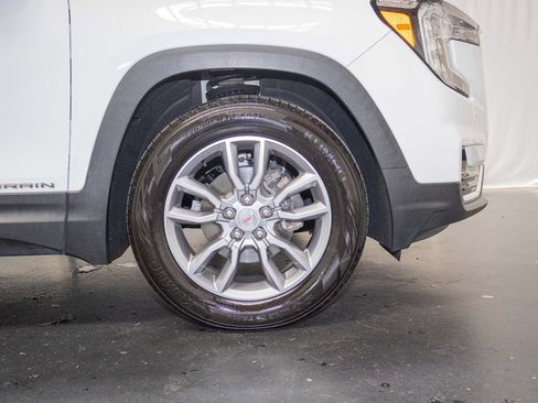 Used 2022 GMC Terrain SLT w/ Tech Package AWD/4WD image 7