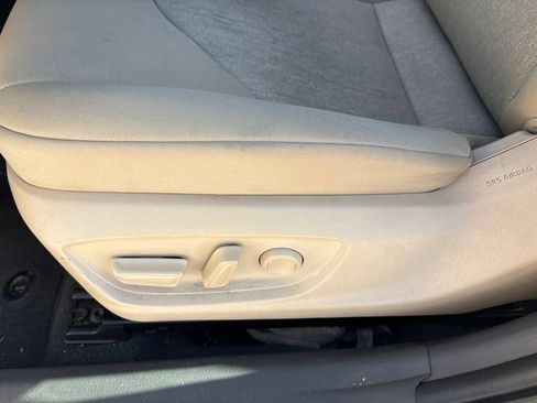 Used 2018 Toyota Camry LE w/ Moonroof Package FWD image 12