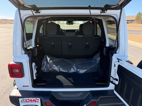 Used 2025 Jeep Wrangler Unlimited Sahara image 29