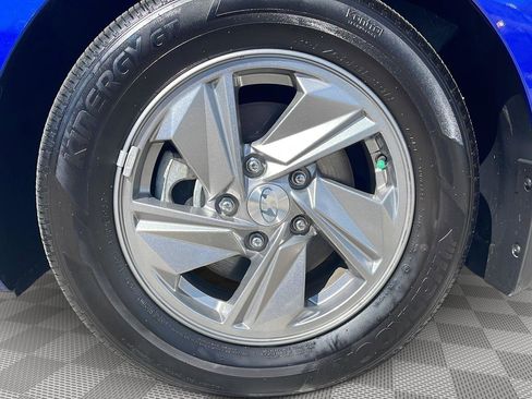 Certified 2025 Hyundai Elantra SE FWD image 9