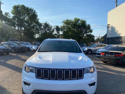 Used 2017 Jeep Grand Cherokee Limited AWD/4WD image 4