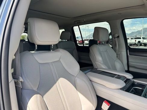 Used 2023 Jeep Wagoneer L Series III w/ Premium Group I AWD/4WD image 33