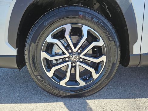 Used 2023 Toyota Corolla Cross image 32