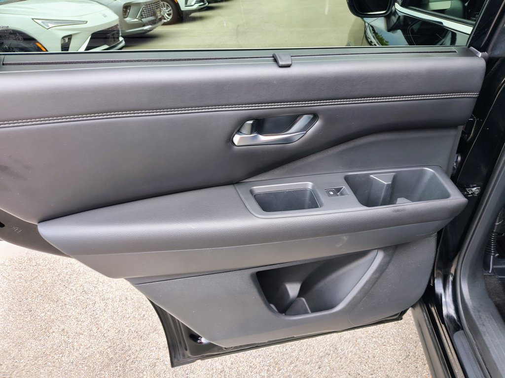 Used 2024 Nissan Pathfinder Platinum AWD/4WD image 35