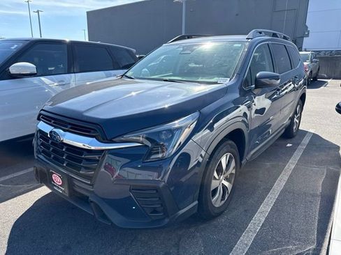 Used 2025 Subaru Ascent Premium AWD/4WD image 1