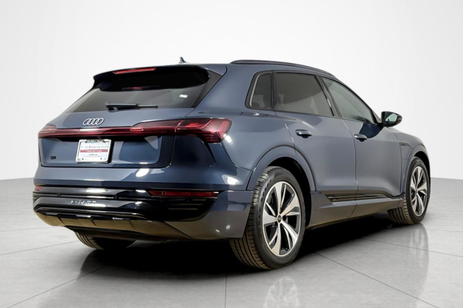 Used 2024 Audi Q8 e-tron Premium AWD/4WD image 5