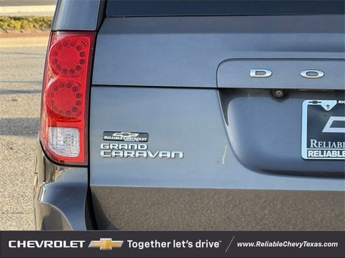 Used 2018 Dodge Grand Caravan SE w/ UConnect Hands-Free Group image 8