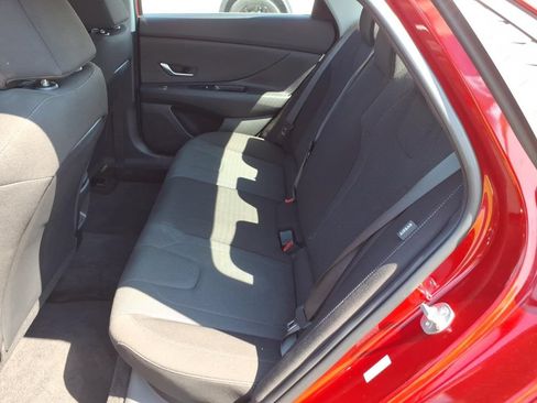 Used 2025 Hyundai Elantra SE FWD image 6