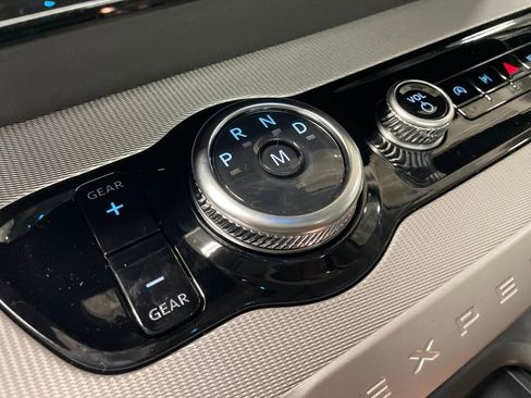 New 2025 Ford Expedition Active image 28