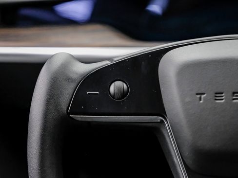 Used 2021 Tesla Model S Plaid image 17