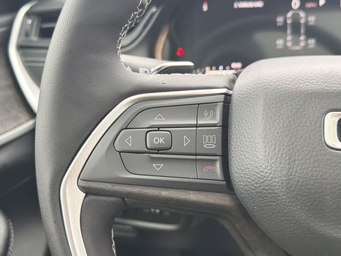 New 2026 Jeep Grand Cherokee L Limited w/ Luxury Tech Group II AWD/4WD image 19